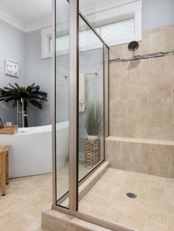 Nunca Mais Sofra na Faxina: O Jeito Mais Fácil de Limpar o Box de Vidro do Banheiro e Tirar Manchas de Sabão