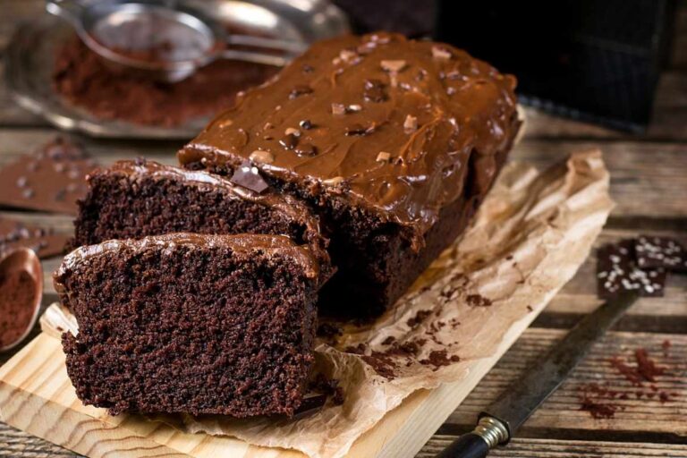 Esse Bolo de Chocolate Quente Molhadinho é Para Comer de Colher (Receita Infalível)